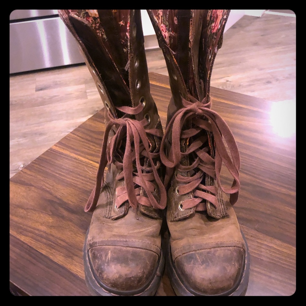 Doc Marten Triumph Boots